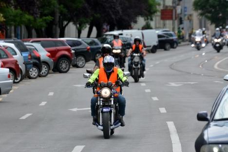 'Chariots of fire': Sute de motociclişti au mărşăluit prin Oradea şi fac chef în Băile 1 Mai (FOTO / VIDEO)