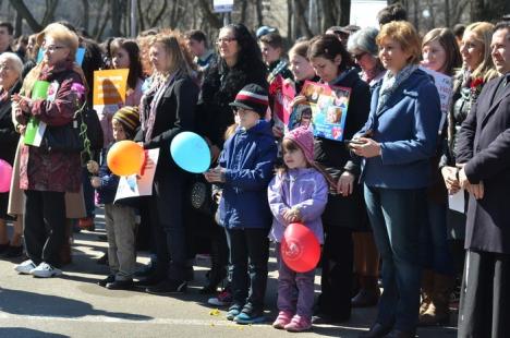 Sute de orădeni au mărşăluit prin oraş, propovăduind viaţa (FOTO/VIDEO)