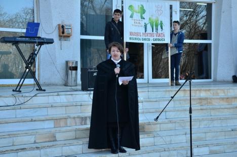 Sute de orădeni au mărşăluit prin oraş, propovăduind viaţa (FOTO/VIDEO)