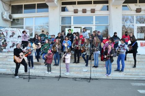 Sute de orădeni au mărşăluit prin oraş, propovăduind viaţa (FOTO/VIDEO)