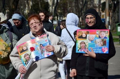 Sute de orădeni au mărşăluit prin oraş, propovăduind viaţa (FOTO/VIDEO)