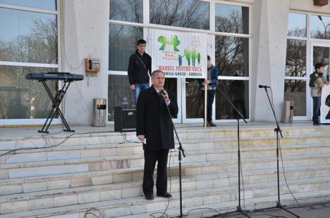 Sute de orădeni au mărşăluit prin oraş, propovăduind viaţa (FOTO/VIDEO)