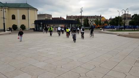 Premieră pe două roţi, în Oradea. 'Marşul tăcerii' pentru bicicliştii care şi-au pierdut viaţa pe şosele (FOTO/VIDEO)