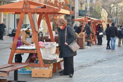 Oradea, pregătită de primăvară: Comercianţii şi-au întins tarabele cu mărţişoare pe Corso (FOTO)