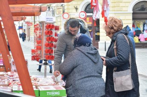 Oradea, pregătită de primăvară: Comercianţii şi-au întins tarabele cu mărţişoare pe Corso (FOTO)