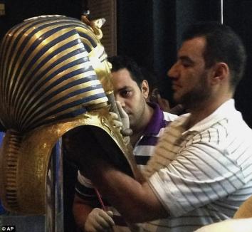 Masca funerară a lui Tutankhamon a fost distrusă