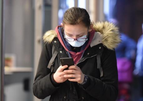 Reguli noi de la Ministerul Sănătăţii: Cine şi în ce condiţii poate să nu poarte mască în spaţii închise, cum se face termoscanarea