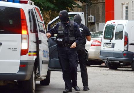 Poliţiştii BCCO Oradea au descins în Arad: Patru persoane au ajuns în arest pentru exploatarea sexuală a unor adolescente de 13 şi 15 ani