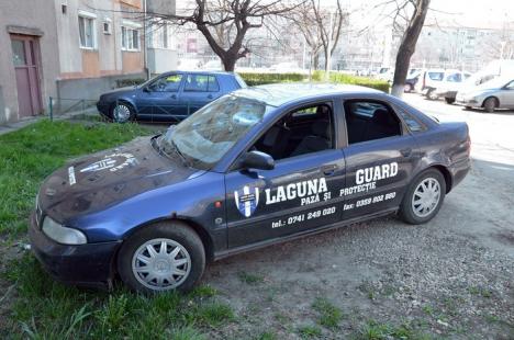 O maşină a firmei Super Security, vandalizată în plină stradă: Patronul Aurel Gavriş îi acuză pe interlopii lui Romi Neguş (FOTO)
