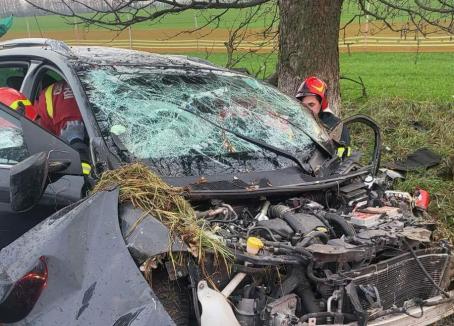 Accidentul de la Valea lui Mihai: Un șofer de 83 de ani din Bihor a intrat pe contrasens și a forțat un tânăr să iasă cu mașina în decor
