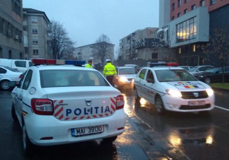 Accident cu maşina Poliţiei în Oradea, în faţă la hotel Ramada (FOTO)