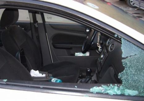 Alt obsedat: Un tânăr de 21 de ani, prins că a spart anvelopele şi geamurile unor maşini parcate în Rogerius