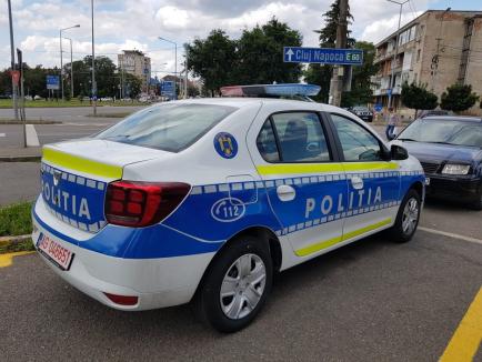 Poliţia Bihor a primit maşini noi, colorate. Vă place cum arată? (FOTO)