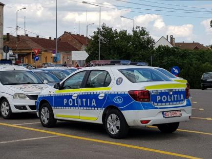 Poliţia Bihor a primit maşini noi, colorate. Vă place cum arată? (FOTO)