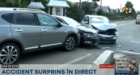 Accident la TV! O echipă a TVR filma un material despre o intersecție periculoasă când trei mașini s-au ciocnit (VIDEO)