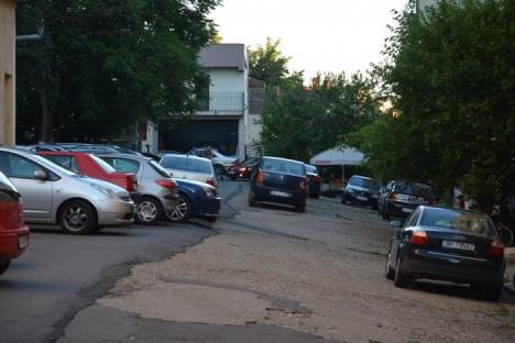 Ai parcat, te-am tunat! Atribuirea parcărilor de domiciliu a lăsat fără locuri chiriaşii din cartierele aglomerate, vizitatorii şi salvările (FOTO)