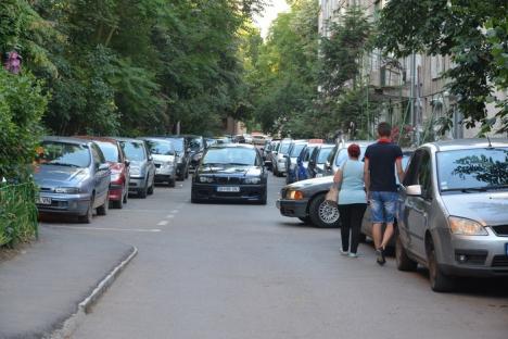 Ai parcat, te-am tunat! Atribuirea parcărilor de domiciliu a lăsat fără locuri chiriaşii din cartierele aglomerate, vizitatorii şi salvările (FOTO)