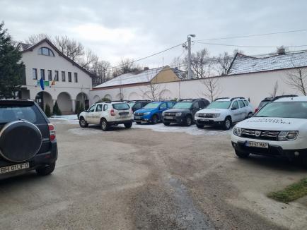 Inspectorii Gărzii Forestiere Oradea pot folosi din nou mașinile de serviciu, pe care le sechestraseră pentru a-și primi sporurile
