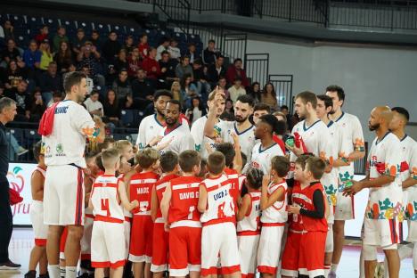 CSM CSU Oradea și-a prezentat lotul pentru noul sezon și a câştigat şi ultimul amical cu public: 77-74, cu DEAC Debrecen (FOTO)