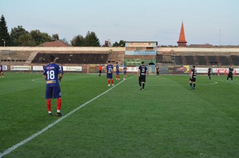 Fotbal caritabil: Echipele Elite & Friends și Club Atletic Oradea au jucat pentru Fundaţia lui Mihai Neşu, în prezenţa fostului fotbalist (FOTO / VIDEO)