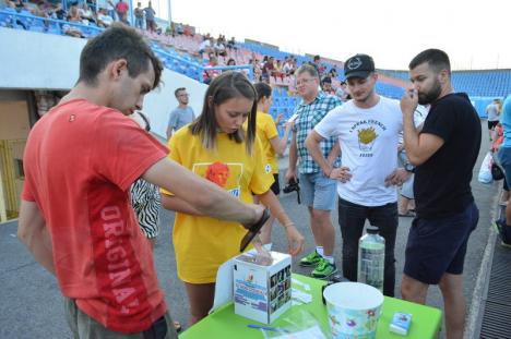 Fotbal caritabil: Echipele Elite & Friends și Club Atletic Oradea au jucat pentru Fundaţia lui Mihai Neşu, în prezenţa fostului fotbalist (FOTO / VIDEO)