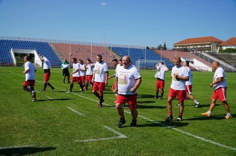 Nume importante din istoria FC Bihorului şi a UT-ei au jucat în memoria lui Dumitru Burescu (FOTO)