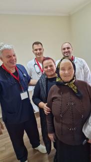 „Nu ne uitați!”: O echipă de medici orădeni au făcut voluntariat pentru a trata bolnavi în Ucraina (FOTO)