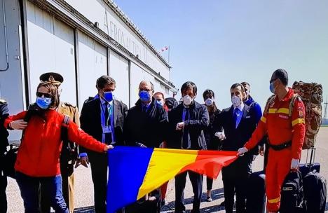 'Onoare numelui de român': Medicii din România, inclusiv cei din Bihor, au ajuns în Italia. Au fost întâmpinaţi de ambasadorul George Bologan (FOTO)