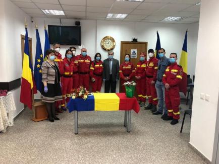 Nouă medici și asistenți medicali de la UPU-SMURD Bihor, decorați de președintele României