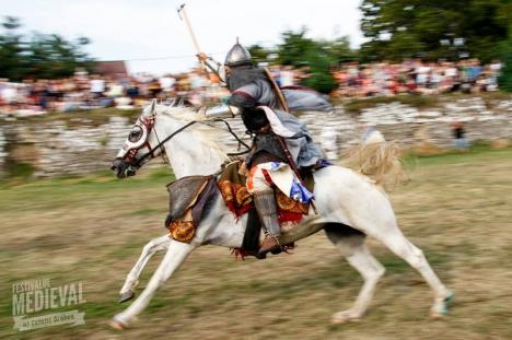 Cel mai bogat festival medieval de până acum, la Oradea: 600 de luptători şi domniţe, turniruri 'full contact', Cristi Minculescu, Dan Bittman şi Subcarpaţi (FOTO)