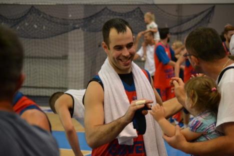 CSM CSU Oradea a debutat cu victorie în faţa propriilor suporteri. Noul căpitan al echipei este Rareş Paşca (FOTO)