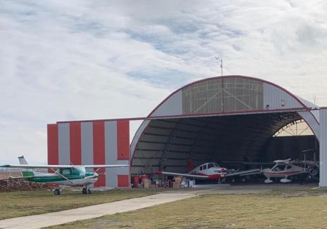 Meșteri de... avioane: Trei amici au deschis primul atelier din Bihor acreditat care oferă servicii şi tratamente pentru avioane (FOTO / VIDEO)