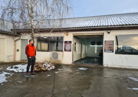 Meșteri de... avioane: Trei amici au deschis primul atelier din Bihor acreditat care oferă servicii şi tratamente pentru avioane (FOTO / VIDEO)