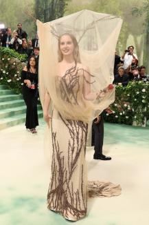 În rochii transparente, din nisip sau tricou ud, vedetele și-au etalat ținutele la MET Gala 2024 (FOTO/VIDEO)