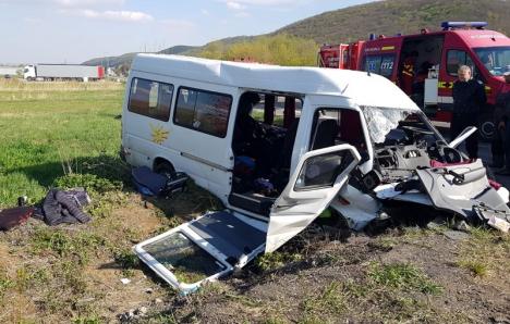 Accident grav, pe drumul dintre Cluj şi Oradea: 11 oameni au fost răniţi, printre ei şi copii (VIDEO)
