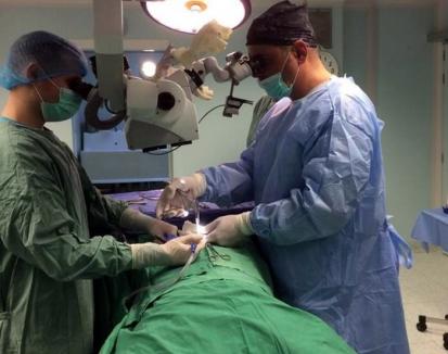 Unic în Bihor. Microscopul operator cumpărat de Spitalul Judeţean cu 300.000 euro a fost folosit la prima operaţie