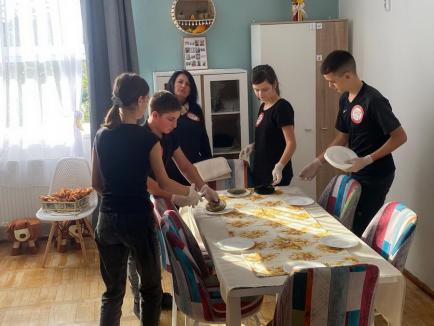 „Micul gospodar în acțiune”: De ce au făcut pizza și curățenie în clase elevii unei școli din Oradea (FOTO)