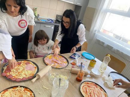 „Micul gospodar în acțiune”: De ce au făcut pizza și curățenie în clase elevii unei școli din Oradea (FOTO)