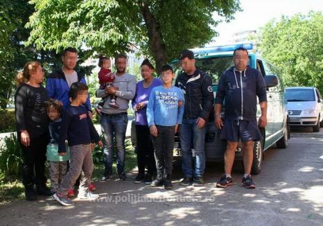 11 dintr-o lovitură: Grup de sirieni şi irakieni, prinşi de poliţişti în timp ce încercau să fugă ilegal din România