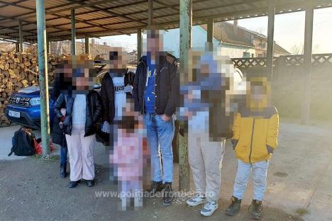 Migranți opriți de polițiștii de frontieră din Salonta. Aveau cu ei și un bebeluș de două luni