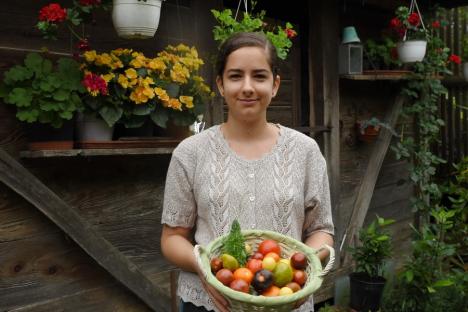 Legume... la modă: Un profesor universitar din Oradea a amenajat o grădină cu roşii ecologice şi alte soiuri exotice (FOTO / VIDEO)