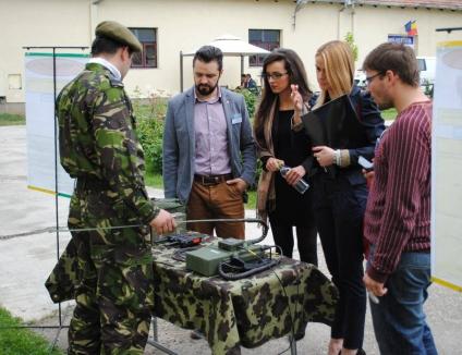 Sâmbătă, Ziua porților deschise la transmisioniștii militari din Oradea