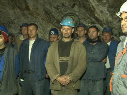 Băiţa, a 7-a zi de protest: oficialii de la Bucureşti au plecat, minerii rămân în subteran, discuţiile continuă în Capitală