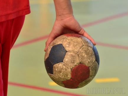 Handbalistele de la CSU CSM Oradea au cedat la o diferenţă de 19 goluri jocul de la Slatina