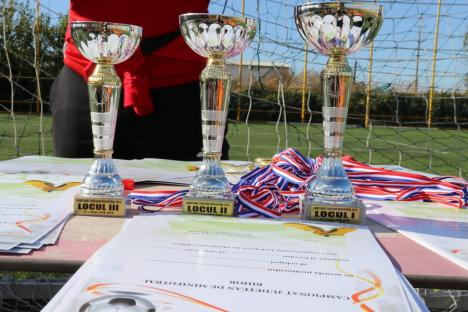 Interes deosebit pentru primul turneu de minifotbal pentru copii şi juniori din judeţul Bihor (FOTO)