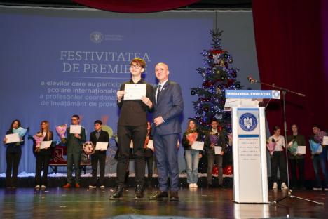 Colegiul Onisifor Ghibu și un olimpic al acestei școli au fost premiați de Ministerul Educației