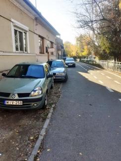 Nu parcaţi! Şoferii care şi-au lăsat maşinile pe strada Emilian Mircea Chitul, sancţionaţi cu avertisment (FOTO)