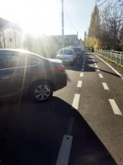 Nu parcaţi! Şoferii care şi-au lăsat maşinile pe strada Emilian Mircea Chitul, sancţionaţi cu avertisment (FOTO)