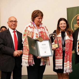 Profesoara Mirela Tanc din Oradea, premiată în Parlamentul britanic (FOTO)