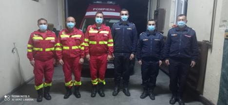 Misiune inedită: cum a ajuns să fie salvat de pompierii din Salonta un bărbat căruia i se făcuse rău în maşină (FOTO)
